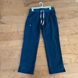 FIGS Caribbean Blue Cargo Scrub Pants SMALL/PETITE